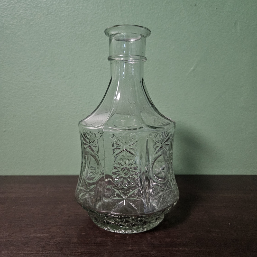Decorative Glass Vase With Beautiful Pattern